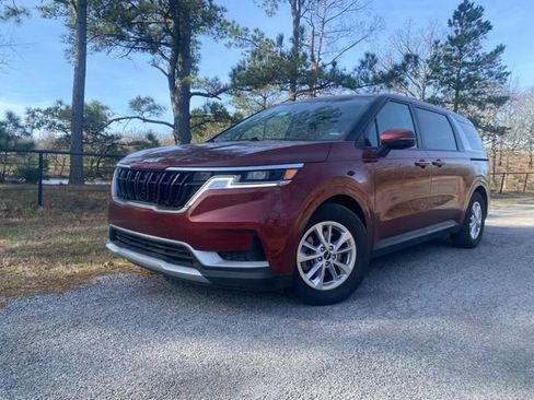 Used 2023 Kia Carnival LX image 2