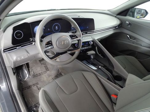 Used 2024 Hyundai Elantra SEL image 20