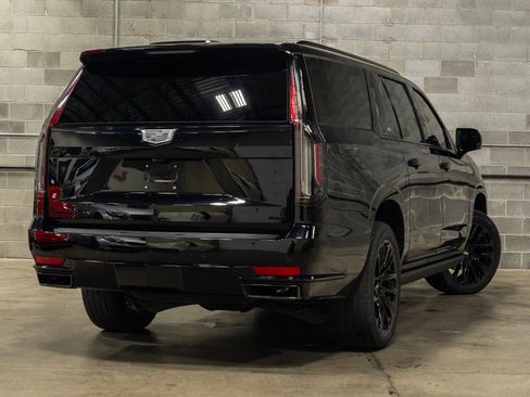 Used 2023 Cadillac Escalade ESV Sport Platinum w/ LPO, ONYX Package AWD/4WD image 7