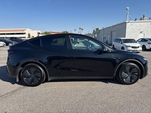 Used 2026 Tesla Model Y 2WD image 3