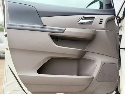 Used 2015 Honda Odyssey Touring Elite image 13