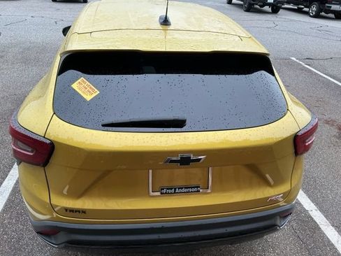 Used 2024 Chevrolet Trax RS w/ Driver Confidence Package FWD image 3