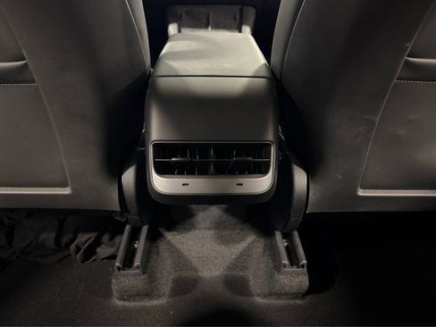 Used 2024 Tesla Model Y Long Range RWD image 37