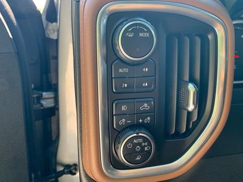 Used 2022 Chevrolet Silverado 1500 High Country AWD/4WD image 24