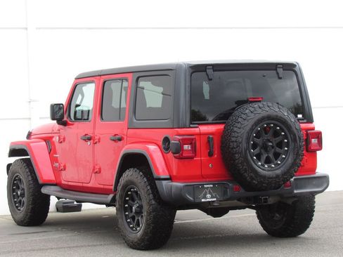 Used 2018 Jeep Wrangler Unlimited Sahara w/ Uconnect 4C Nav & Sound Group AWD/4WD image 5
