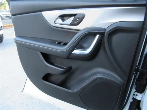 Used 2024 Chevrolet Blazer LT w/ Midnight/Sport Edition FWD image 18