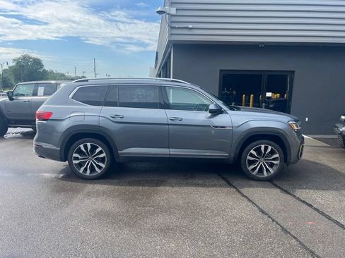 Used 2022 Volkswagen Atlas SEL Premium AWD/4WD image 2