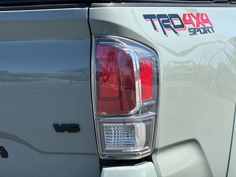 Used 2022 Toyota Tacoma TRD Sport w/ Technology Package image 23