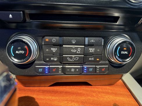 Used 2017 Ford F150 King Ranch w/ Equipment Group 601A Luxury AWD/4WD image 28