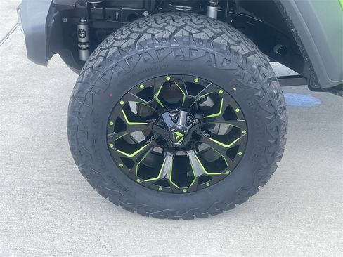 New 2025 Jeep Gladiator Sport image 9