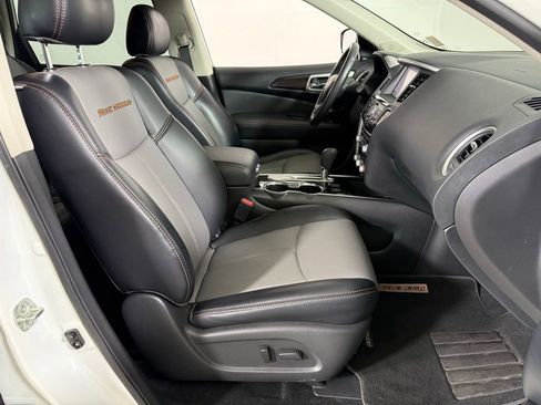 Used 2019 Nissan Pathfinder SL FWD image 20