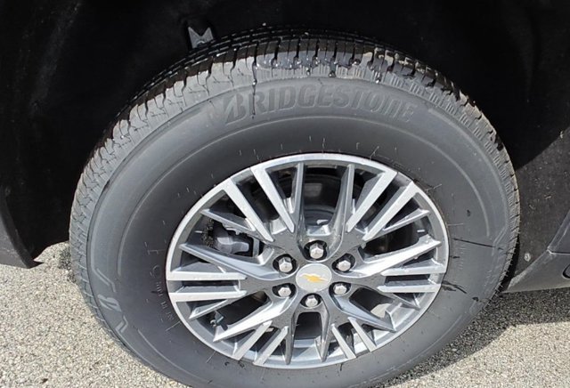 Used 2025 Chevrolet Traverse LT w/ Driver Confidence Package FWD image 8
