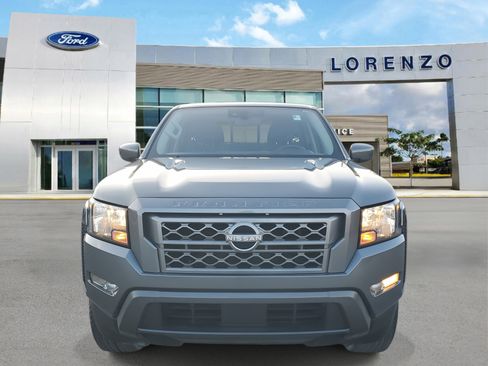 Used 2022 Nissan Frontier SV image 2