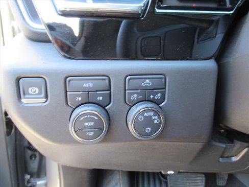 Used 2024 Chevrolet Silverado 1500 LT image 17