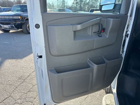 Used 2024 Chevrolet Express 2500 w/ Driver Convenience Package image 18