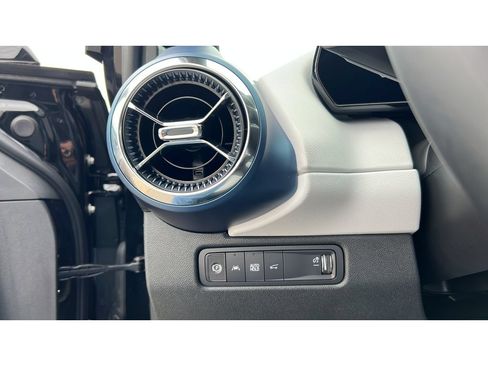Certified 2025 Chevrolet Equinox EV LT FWD image 23