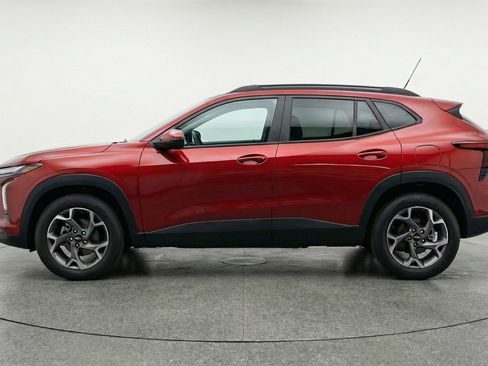 Used 2025 Chevrolet Trax LT image 5