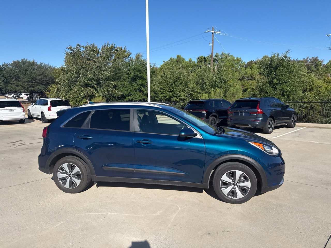 Used 2019 Kia Niro LX FWD image 3