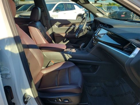 Used 2023 Cadillac XT6 Premium Luxury image 29