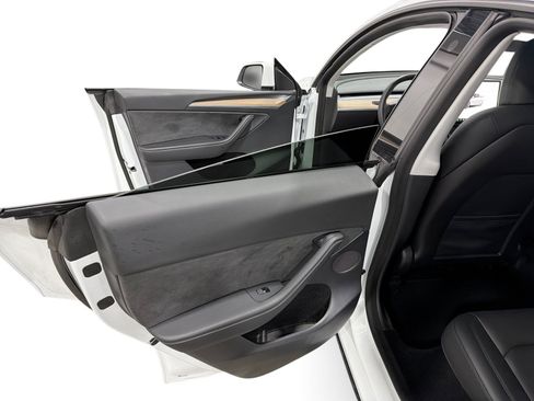 Certified 2023 Tesla Model Y Long Range AWD/4WD image 10