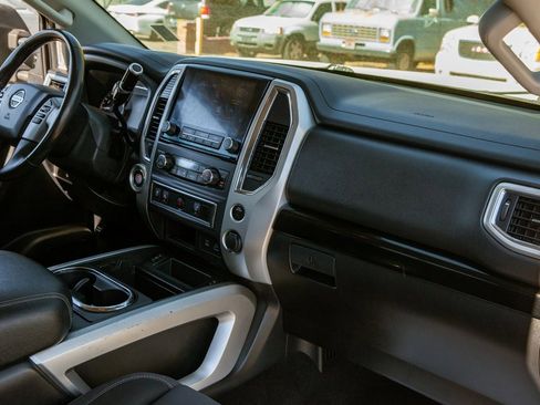 Used 2021 Nissan Titan SV w/ SV Convenience Package image 11