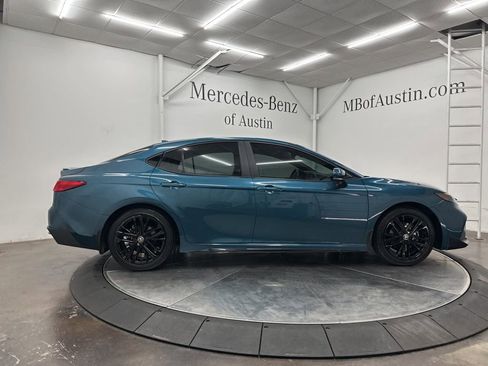 Used 2025 Toyota Camry SE w/ Convenience Package image 2