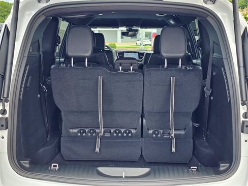 New 2027 Chrysler Pacifica Select FWD image 11