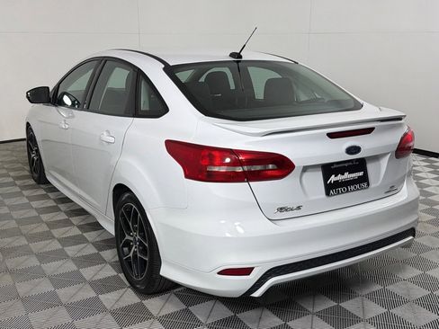 Used 2016 Ford Focus SE w/ SE Sport Package image 7
