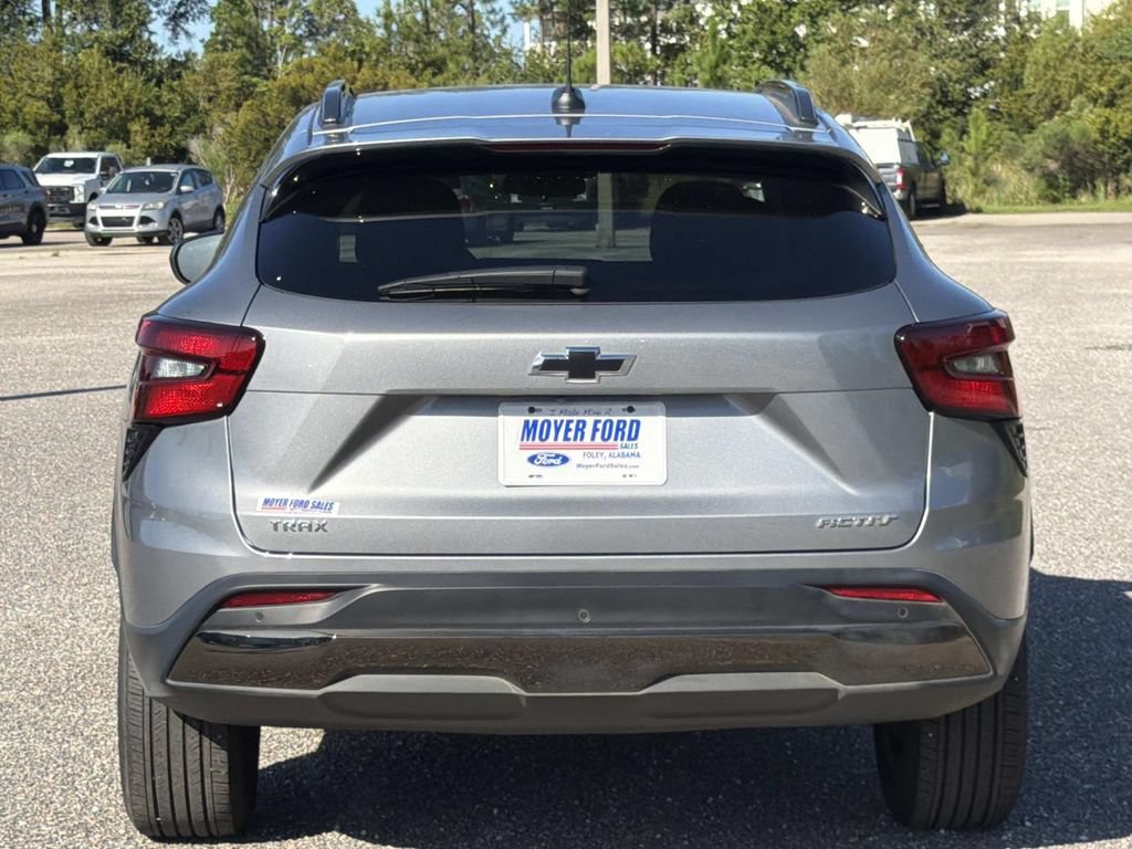 Used 2025 Chevrolet Trax ACTIV w/ Sunroof Package FWD image 5