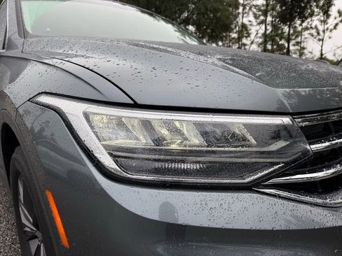 Used 2023 Volkswagen Tiguan SE image 4