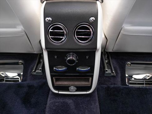 Certified 2019 Rolls-Royce Cullinan AWD/4WD image 38