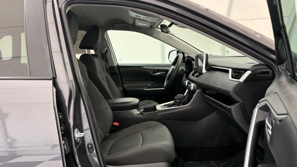 Used 2024 Toyota RAV4 XLE FWD image 20