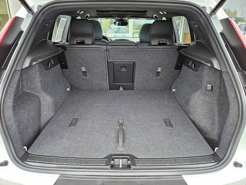 Used 2025 Volvo XC40 B5 Plus AWD/4WD image 11