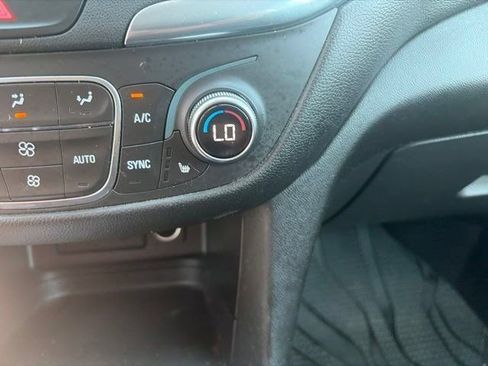 Used 2020 Chevrolet Equinox LT FWD image 25