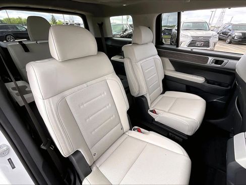 Used 2025 Hyundai Santa Fe Calligraphy image 17