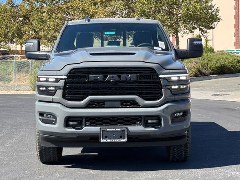 New 2026 RAM 2500 Laramie AWD/4WD image 8