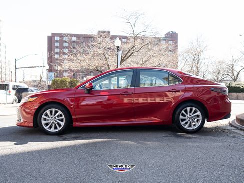 Used 2023 Toyota Camry LE image 4
