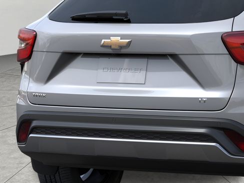 New 2026 Chevrolet Trax LT w/ Driver Confidence Package FWD image 14