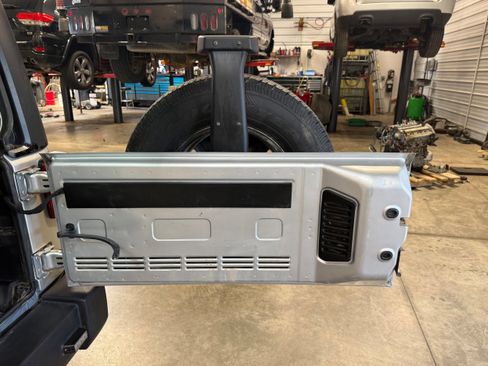 Used 2012 Jeep Wrangler Unlimited Sport AWD/4WD image 26