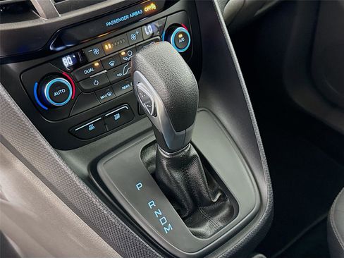 Used 2022 Ford Transit Connect XLT image 16