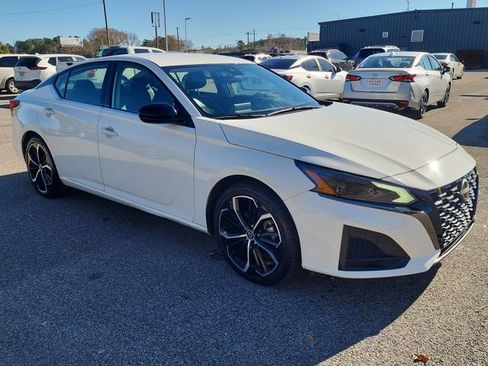 Used 2024 Nissan Altima 2.5 SR image 7