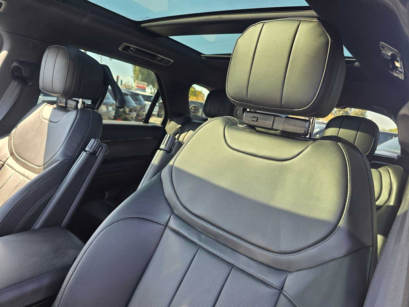 New 2027 Land Rover Range Rover Sport SE AWD/4WD image 25