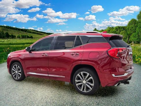 Used 2019 GMC Terrain Denali w/ Advanced Safety Package FWD image 4