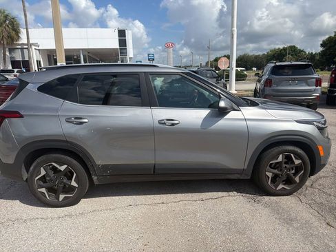 Used 2024 Kia Seltos EX FWD image 5