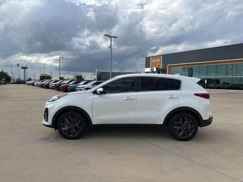 Used 2022 Kia Sportage LX w/ LX FWD Value Edition Package image 3