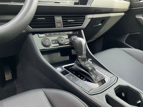 Used 2019 Volkswagen Jetta SE FWD image 18