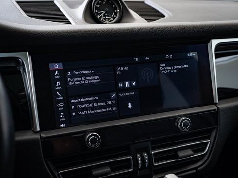 Used 2023 Porsche Macan image 30
