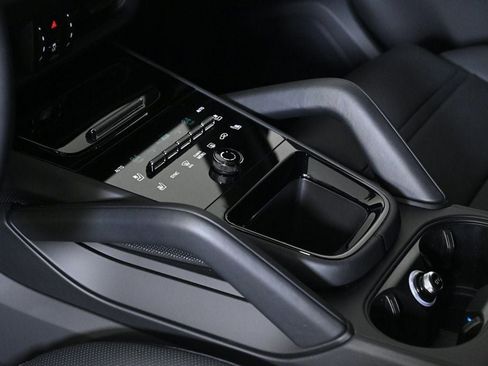 Certified 2025 Porsche Cayenne S image 26