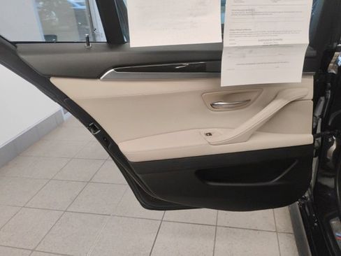 Used 2012 BMW 550i xDrive Sedan image 15