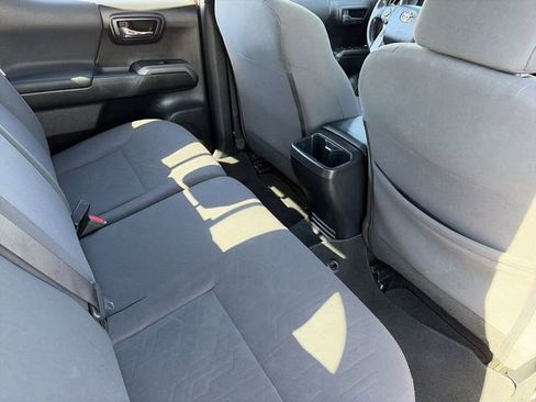 Used 2018 Toyota Tacoma TRD Sport w/ Technology Package image 15